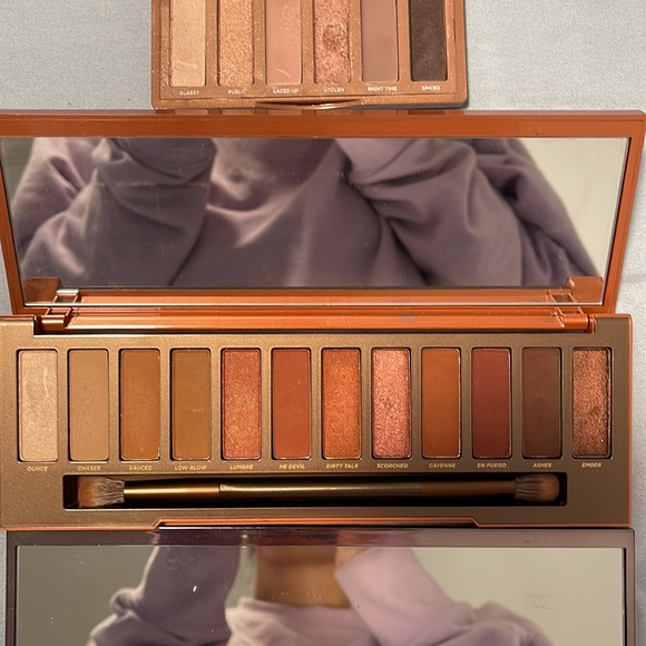 3 URBAN DECAY PALLETS - Picture 6 of 6